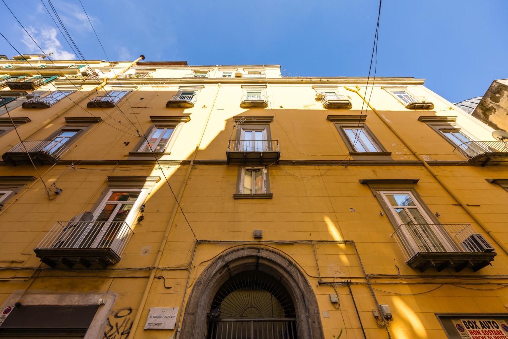 شقة Carrozzieri Nest At Historical Center نابولي المظهر الخارجي الصورة